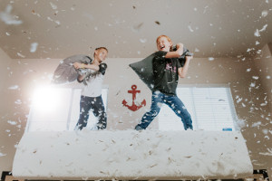kids pillow fight